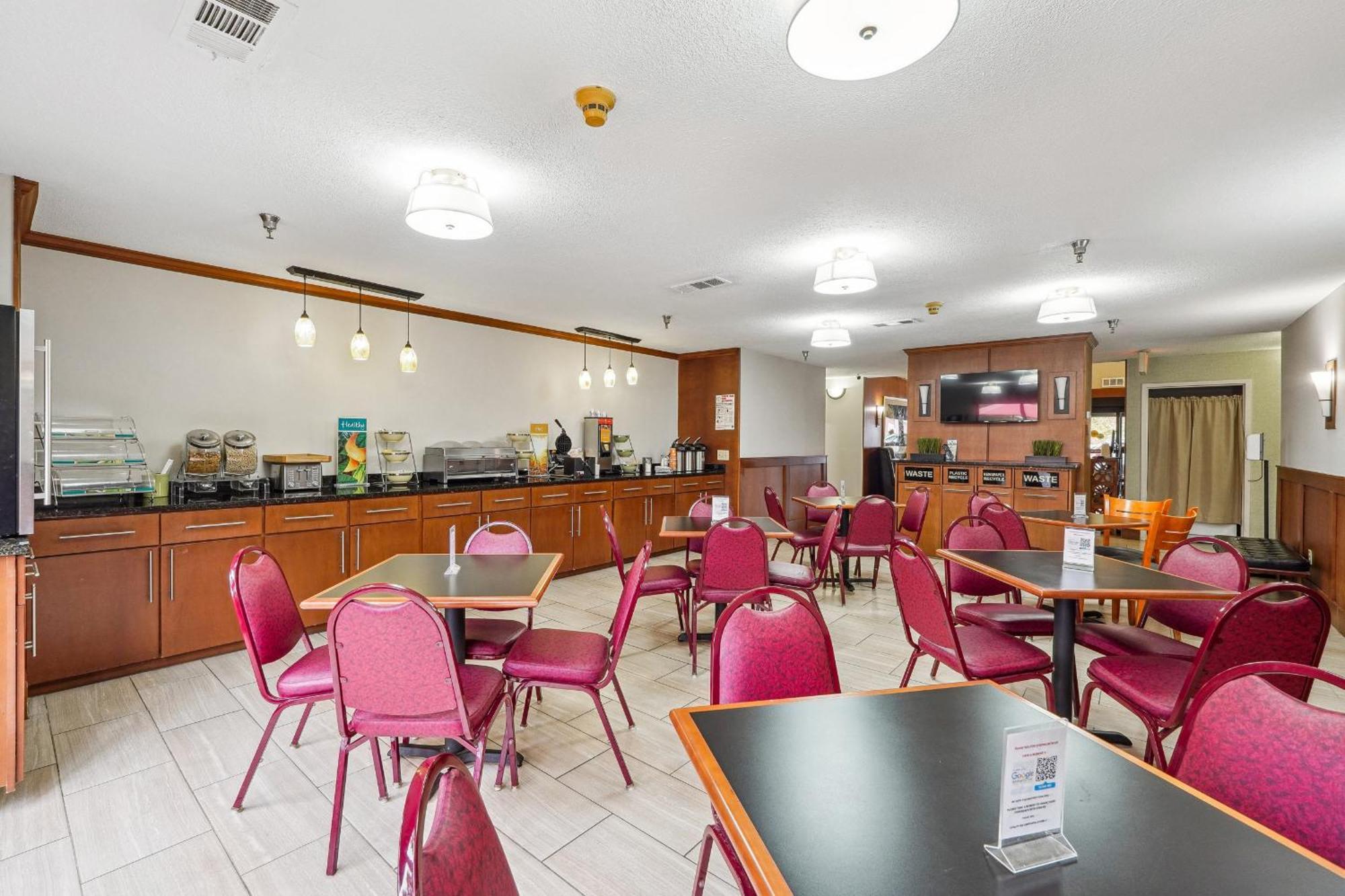 Quality Inn & Suites Dawsonville Exterior photo