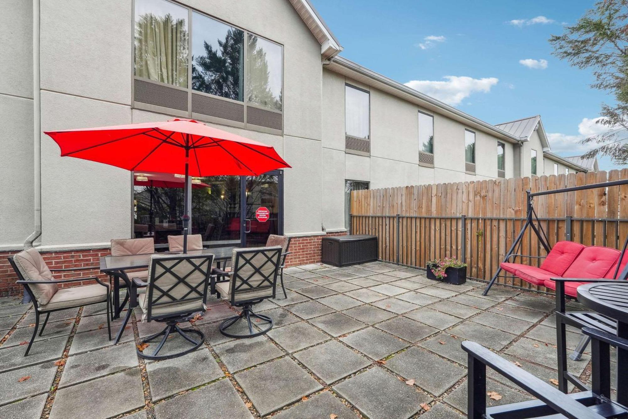 Quality Inn & Suites Dawsonville Exterior photo