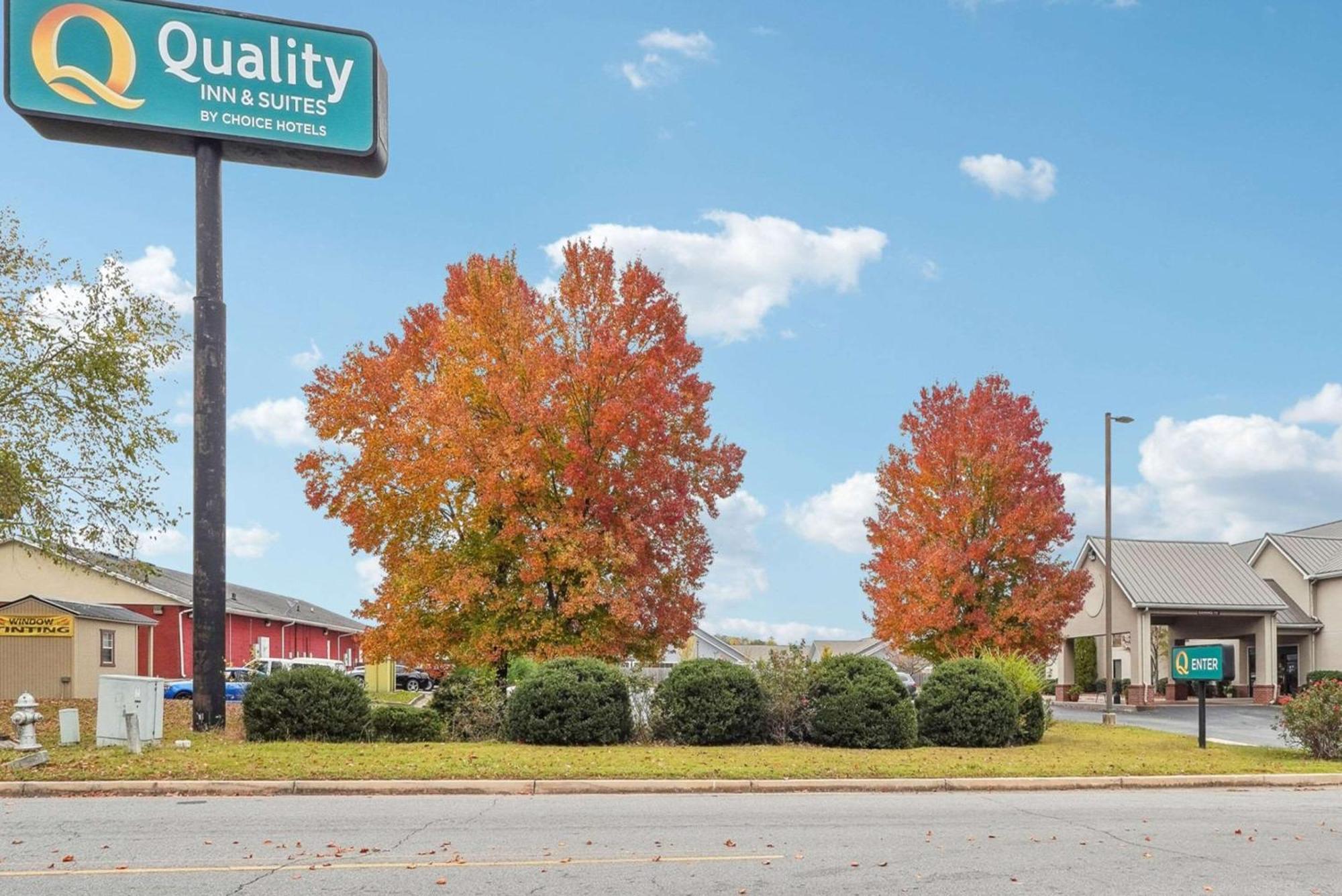 Quality Inn & Suites Dawsonville Exterior photo