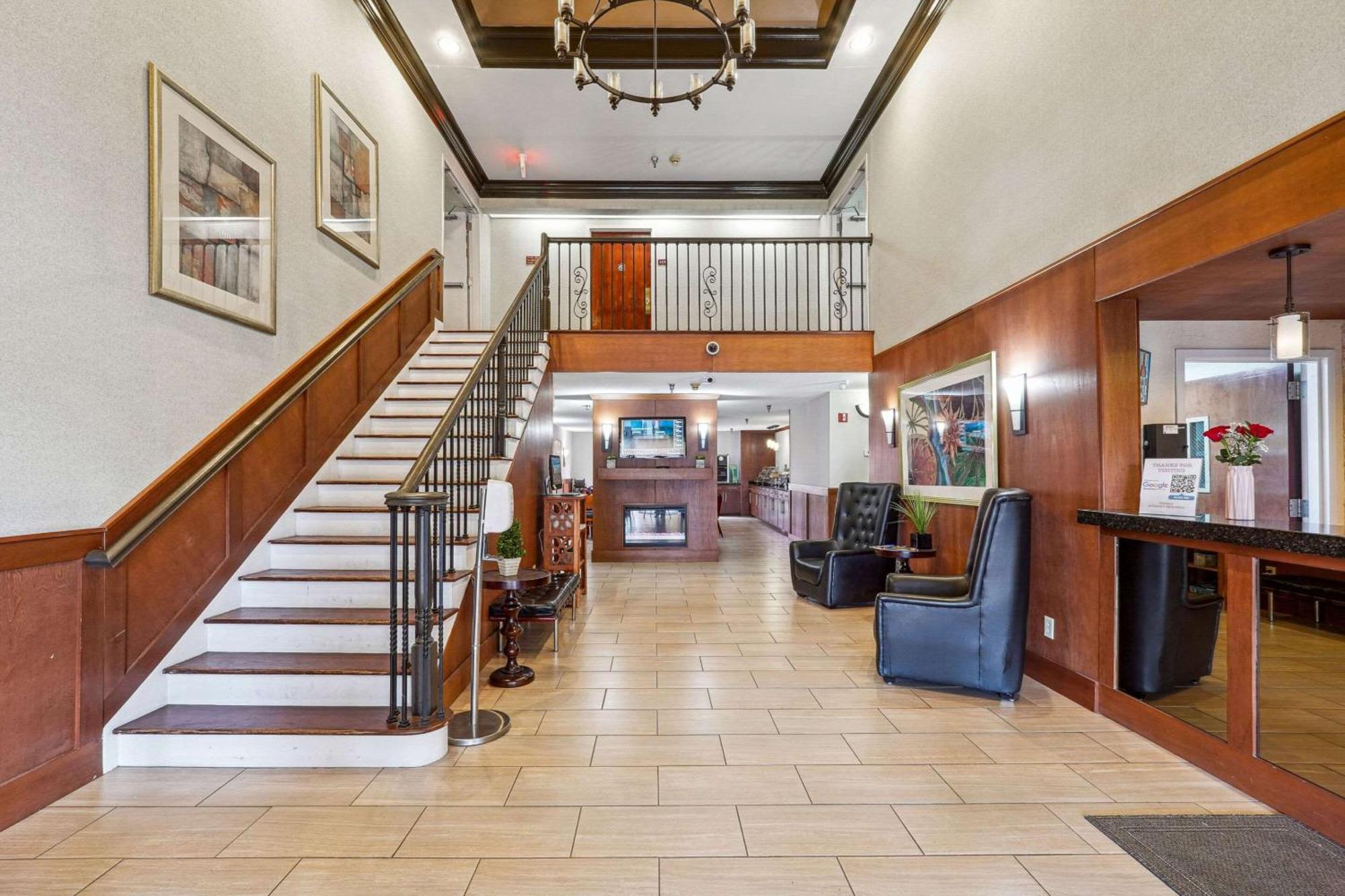 Quality Inn & Suites Dawsonville Exterior photo