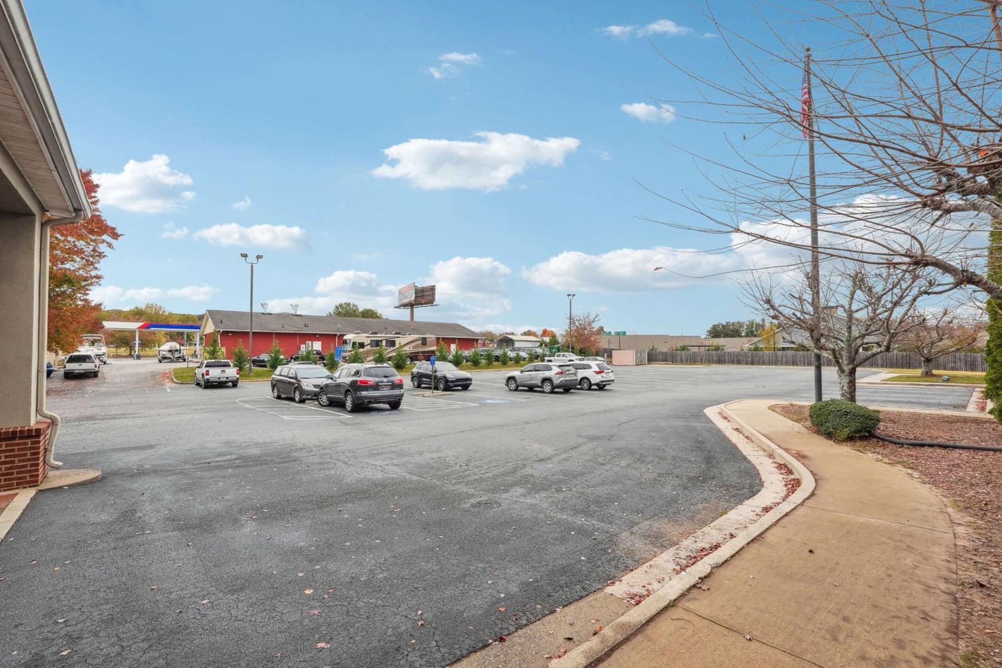 Quality Inn & Suites Dawsonville Exterior photo
